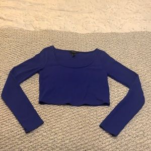 Blue long-sleeve crop top